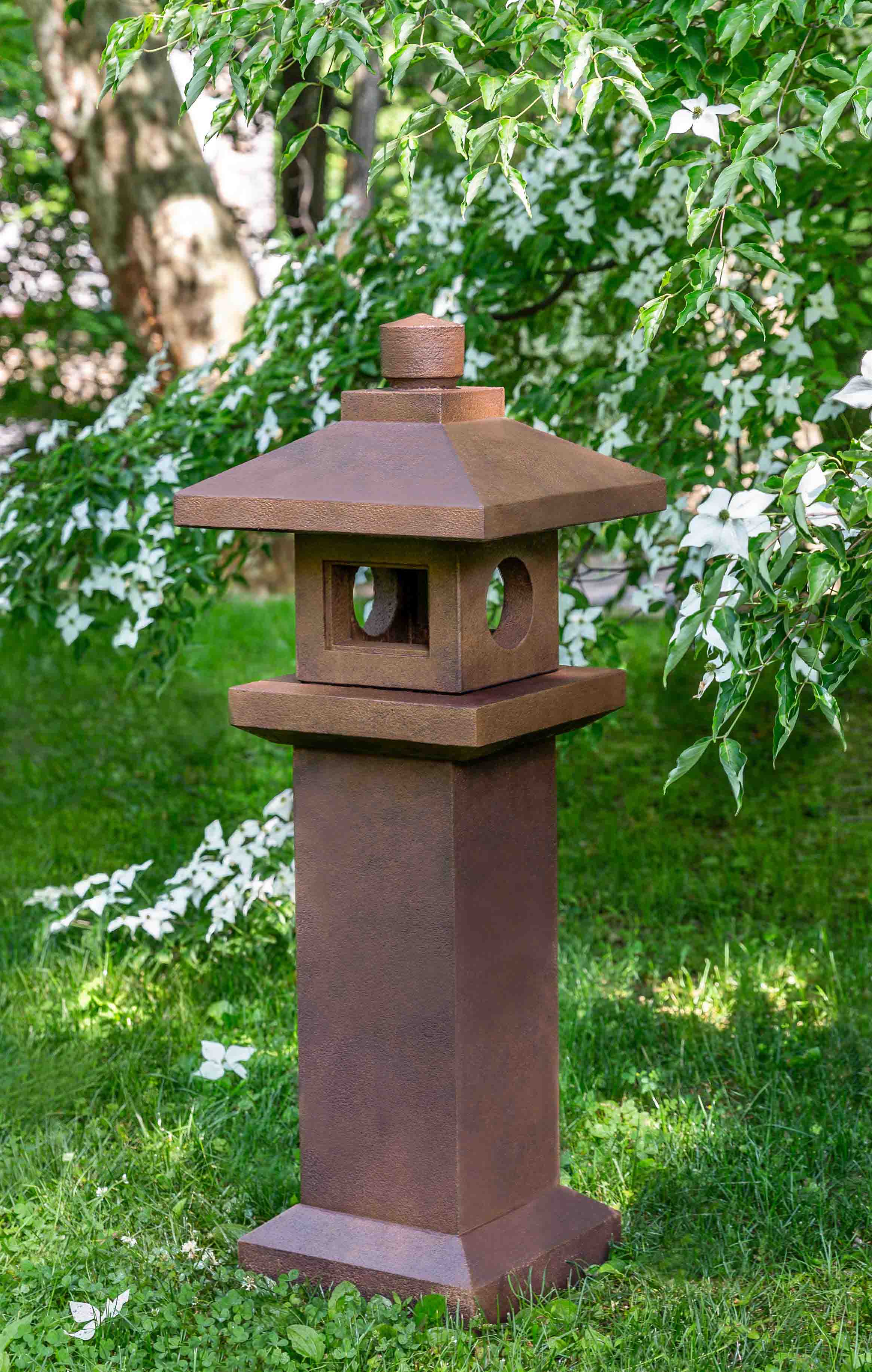 冬物語('91仏) Found & Fable Tall Pagoda Outdoor Garden Statue, 45.4