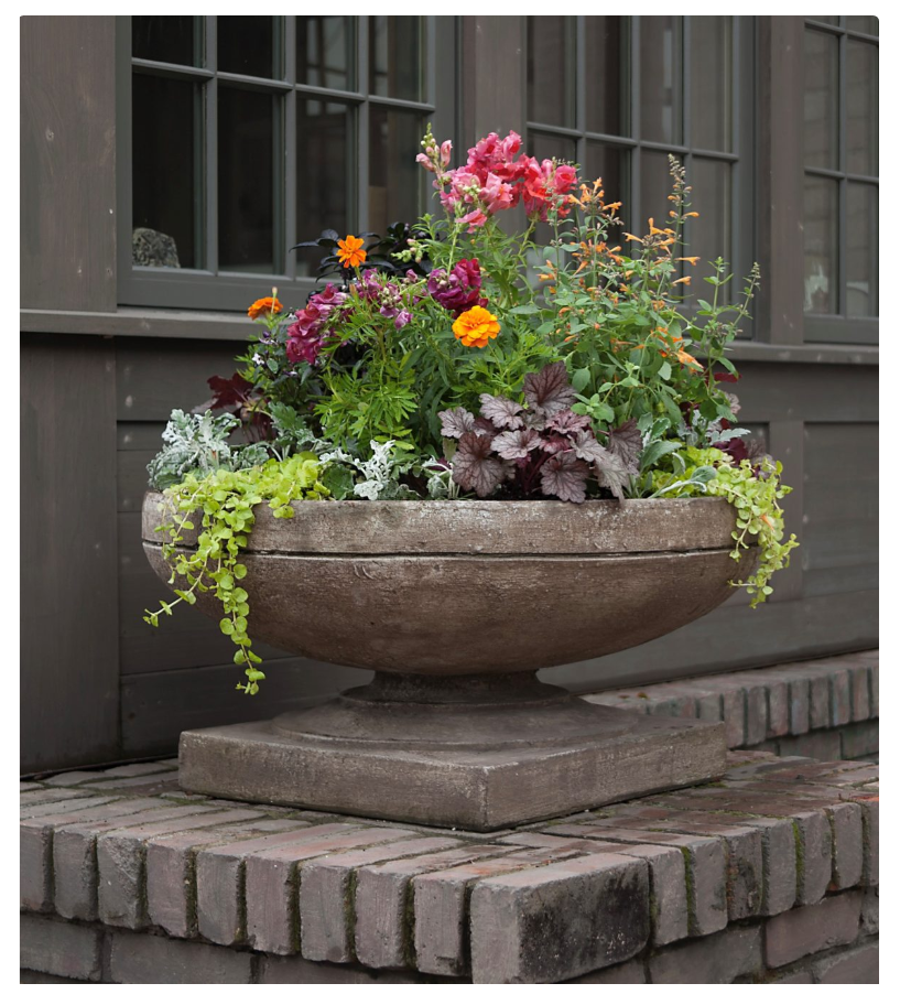 14" Thornhurst Urn