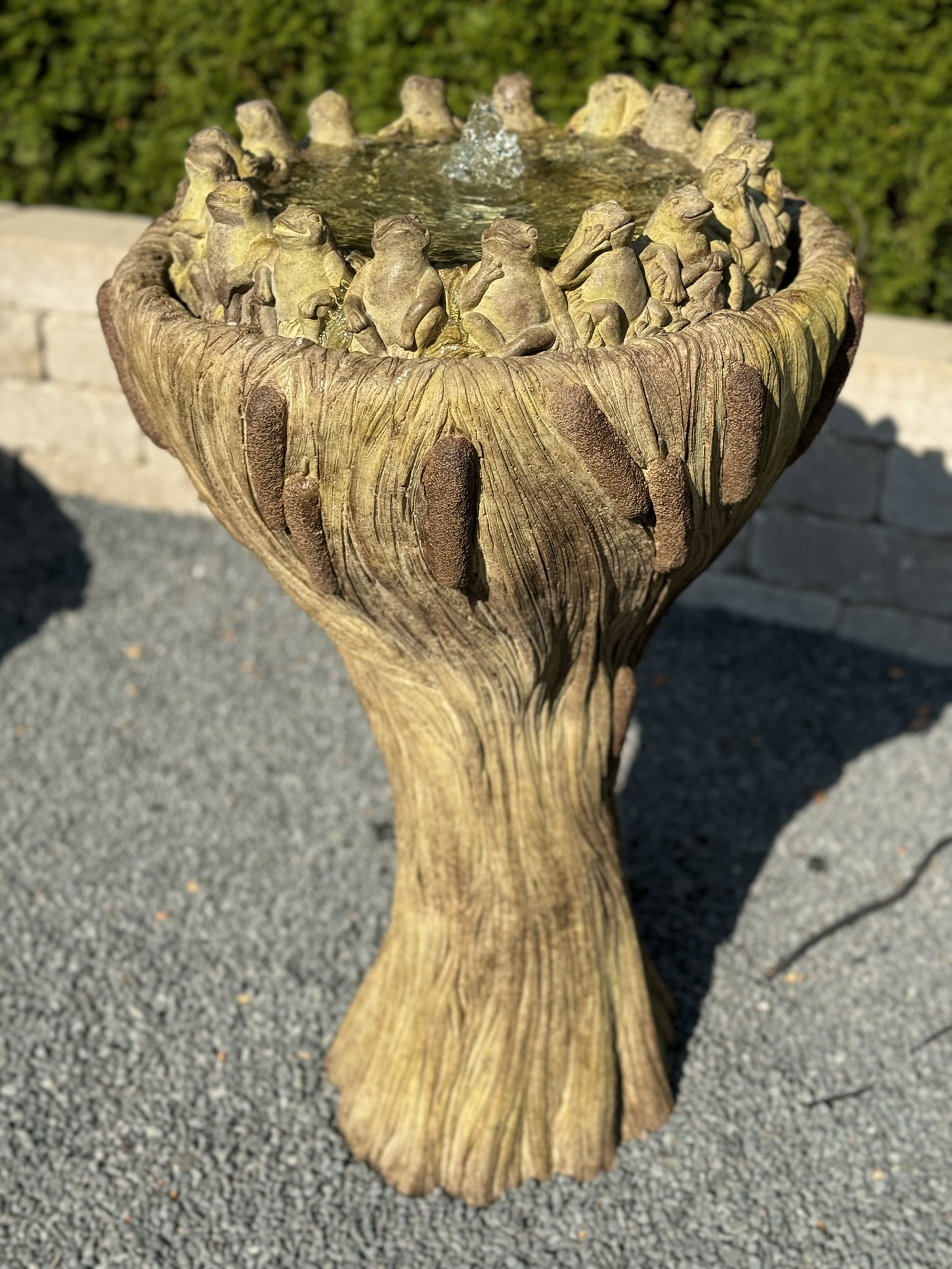 33" Tall Rings of Frogs Bubbler Fountain 