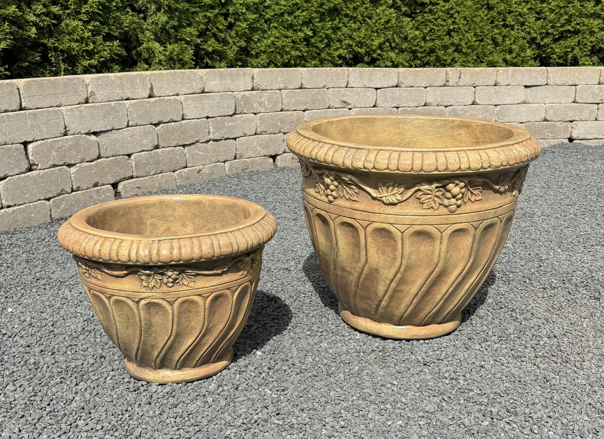 13" Small Cabernet Vase