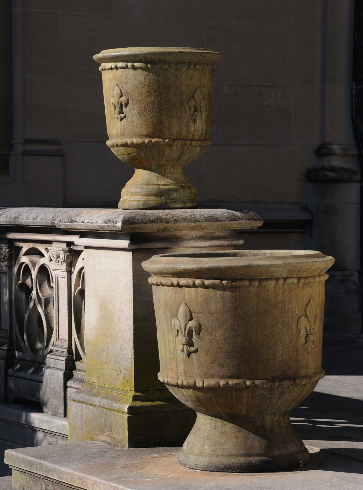 25" Small Classical Fleur-de-Lis Urn