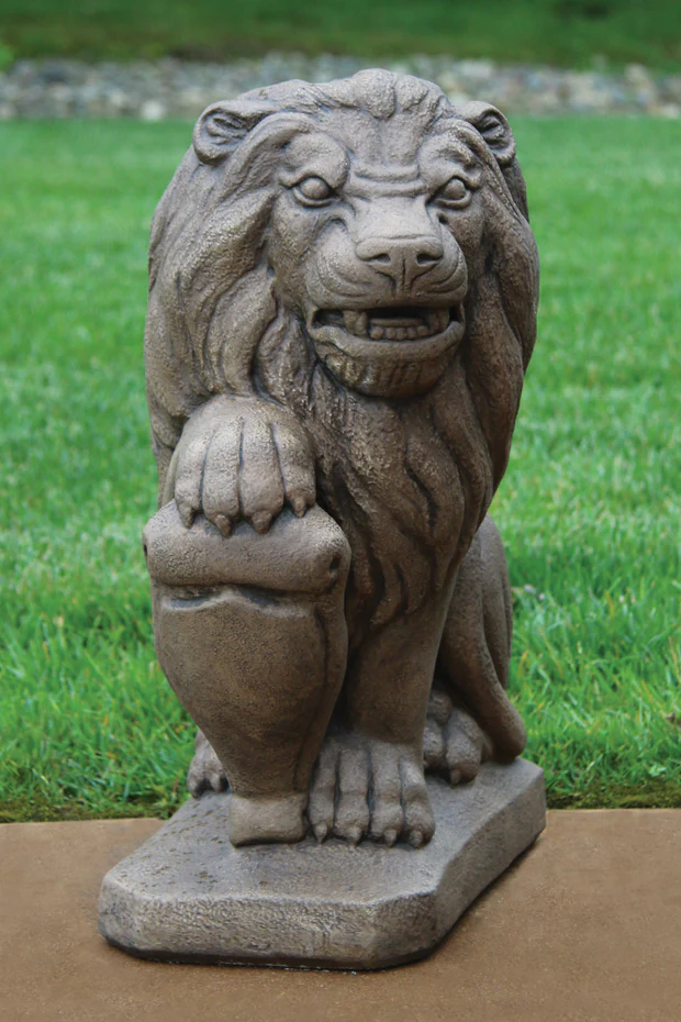 19" Lion with Shield - Right