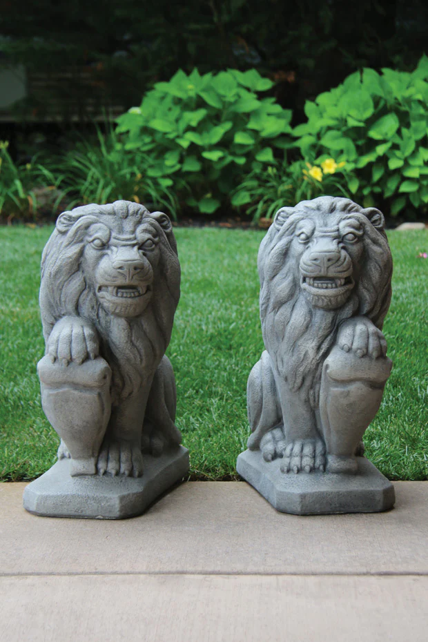 19" Lion with Shield - Left