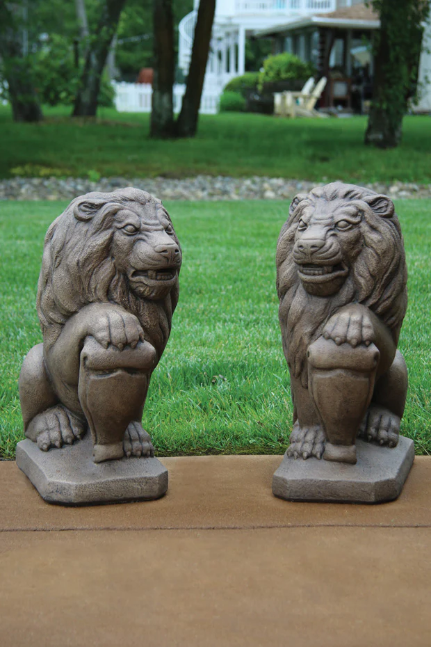 19" Lion with Shield - Left