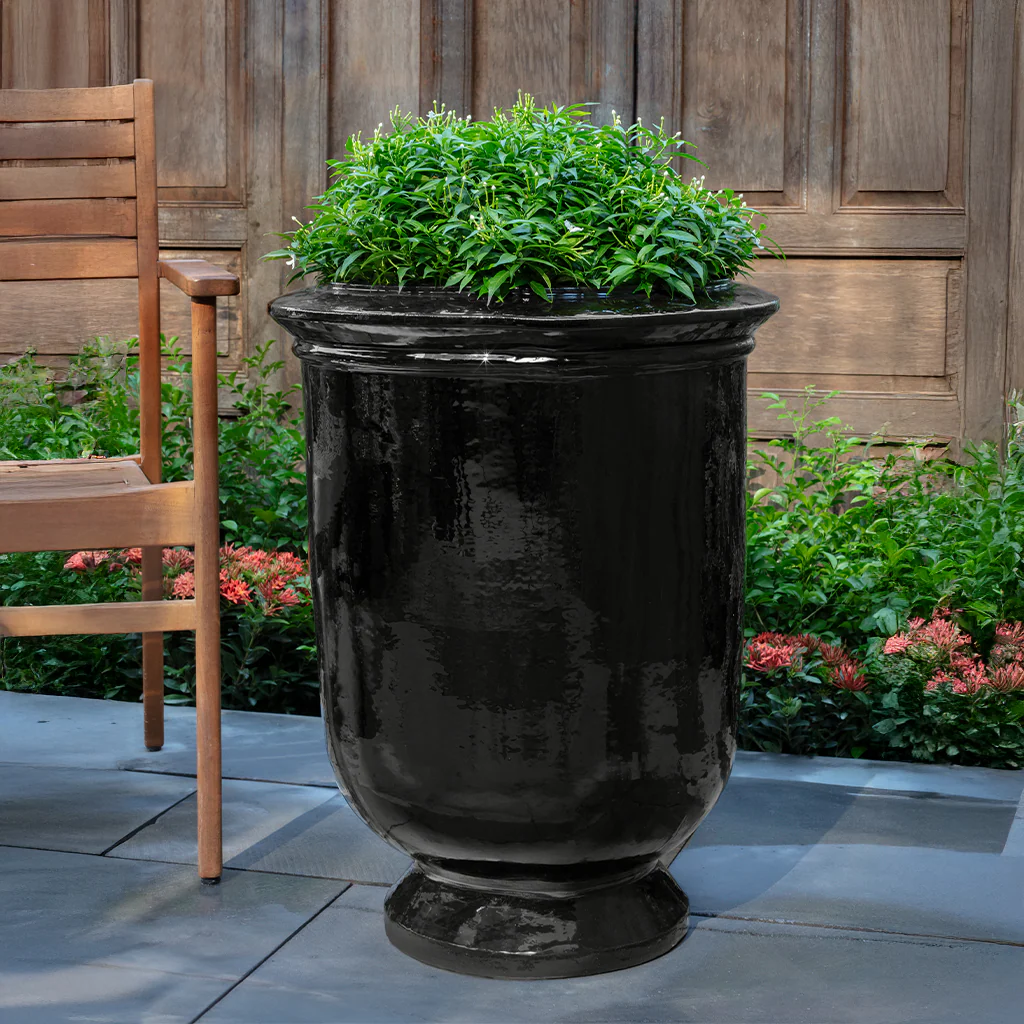 26" Vaucluse Urn - Obsidian