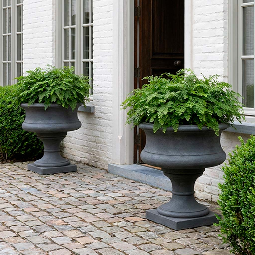 33" Villair Urn