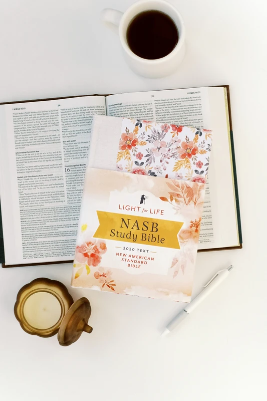 Light for Life NASB Study Bible [Golden Fields]