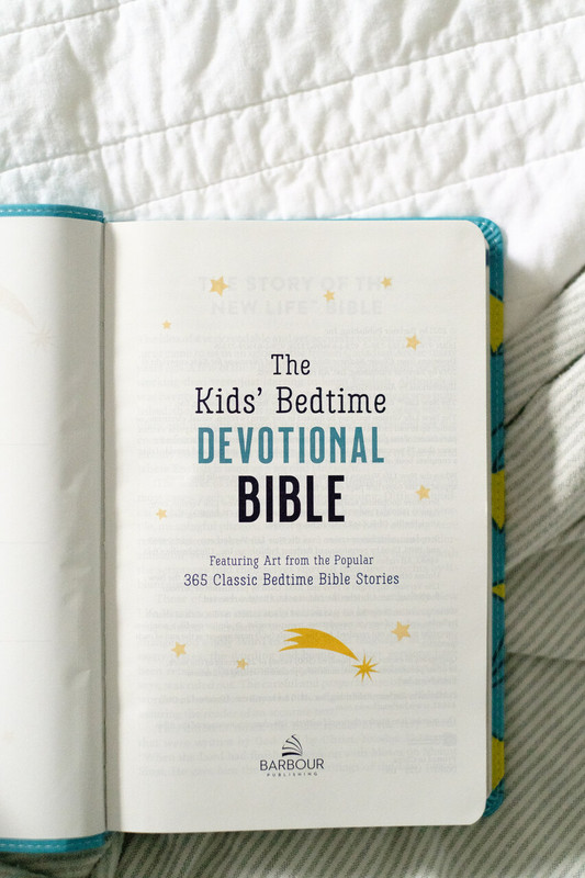 The Kids' Bedtime Devotional Bible NLV [Aqua Stars]