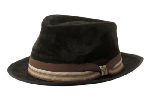 Faux suede fedora with stripe grosgrain band
material: faux suede
brim: 1 3/4"