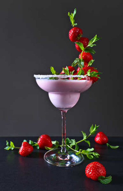 Jual Poster Strawberry Yogurt Gray background Design Stemware 1Z Jual Poster Strawberry Yogurt Gray background Design Stemware 1Z