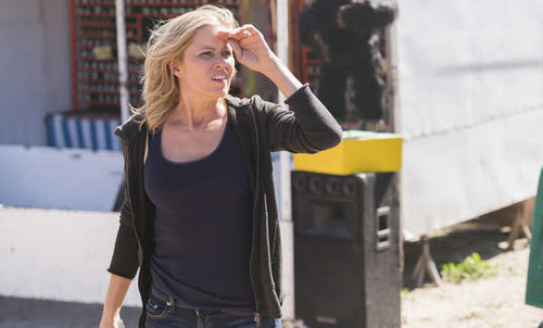 Jual Poster Kim Dickens Madison Clark TV Show Fear the Walking Dead APC 004 Jual Poster Kim Dickens Madison Clark TV Show Fear the Walking Dead APC 004