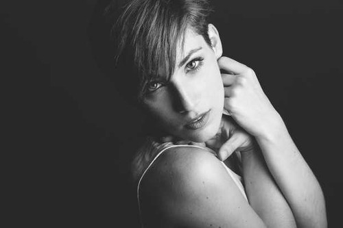 Jual Poster Black & White Girl Model Short Hair Woman Models Model APC