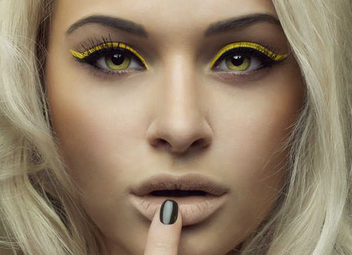 Jual Poster Blonde Eyeliner Girl Woman Yellow Eyes Women Face APC Jual Poster Blonde Eyeliner Girl Woman Yellow Eyes Women Face APC