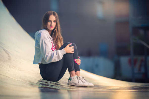 Jual Poster Brunette Girl Sitting Sneakers Models Model7 APC