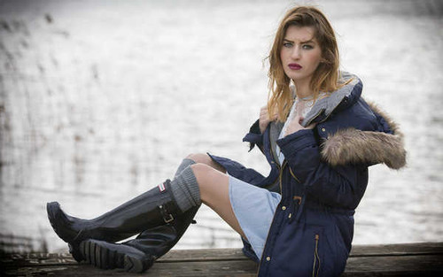 Jual Poster Models Model APC411