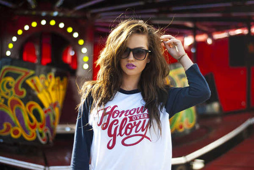 Jual Poster Models Model APC637