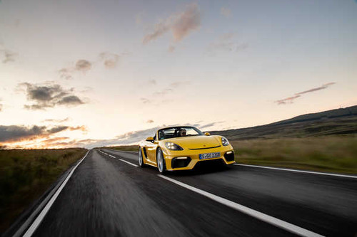 Jual Poster Porsche Porsche 718 Spyder APC011