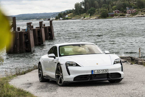Jual Poster Porsche Porsche Taycan Turbo S APC014