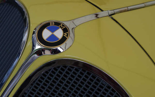 Jual Poster Closeup BMW Logo Emblem 1ZM