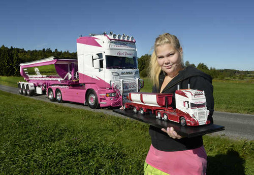 Jual Poster Trucks Scania Blonde girl 1ZM