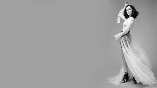 Jual Poster Actresses Emma Dumont Actress American Black & White Short Hair7 APC