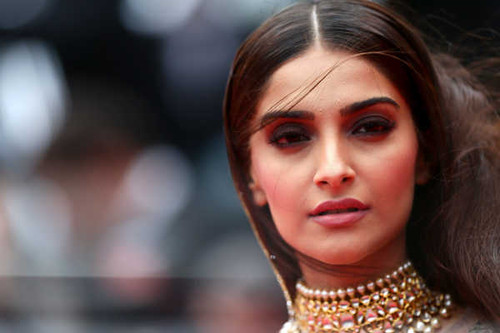 Jual Poster Actresses Sonam Kapoor Actress Brown Eyes Brunette Face Indian Woman APC