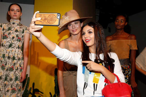 Jual Poster Actresses Victoria Justice APC051 Jual Poster Actresses Victoria Justice APC051