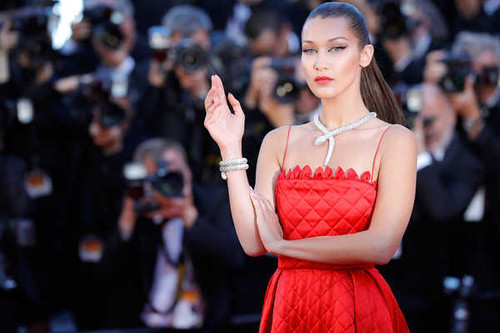 Jual Poster Models Bella Hadid Bracelet Denim Earrings8 APC