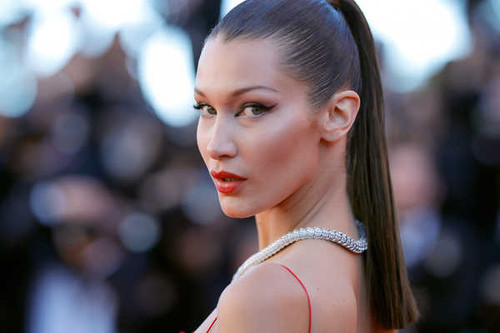 Jual Poster Models Bella Hadid Skateboard Stairs9 APC