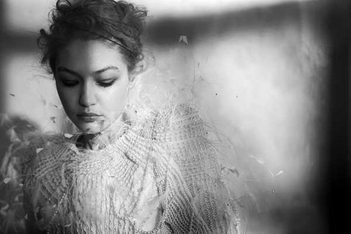 Jual Poster Models Gigi Hadid American Black & White Model Mood2 APC