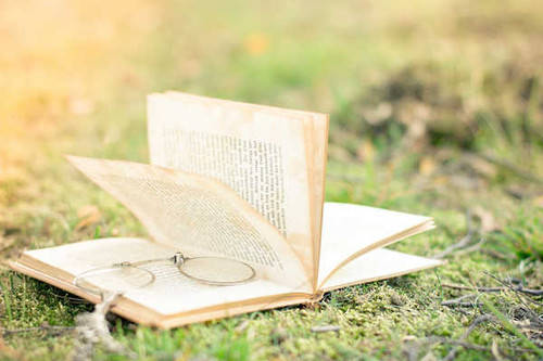 Jual Poster Bokeh Book Glasses Man Made Book APC Jual Poster Bokeh Book Glasses Man Made Book APC