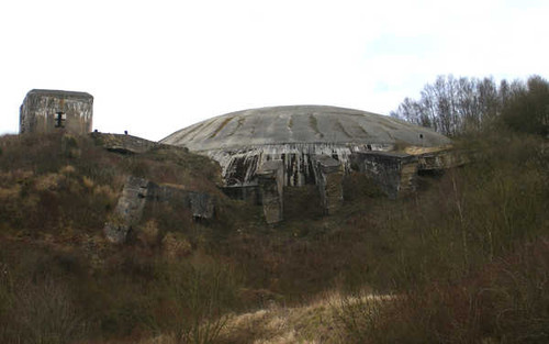 Jual Poster Man Made Bunker Complex APC