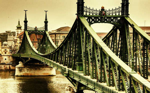Jual Poster Man Made Liberty Bridge, Budapest APC Jual Poster Man Made Liberty Bridge, Budapest APC