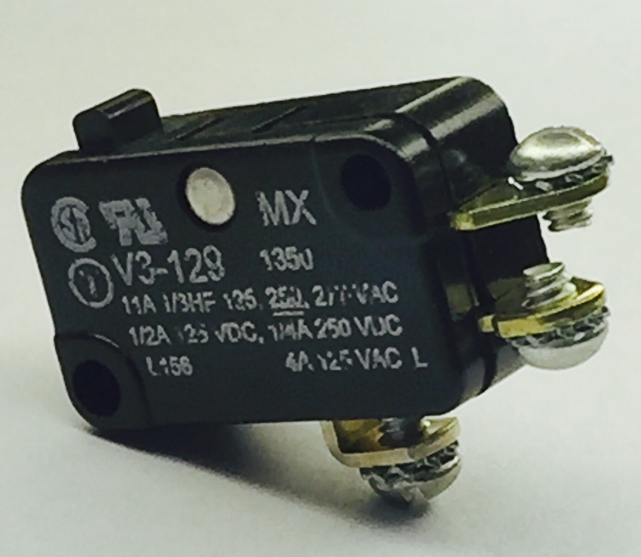 1pc V3-129 MICRO SWITCH/ Switch Snap Action Pin Plunger Screw 11A 2.22N Screw Mount NEW!