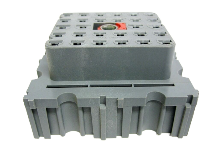 059171   28 Position Female Bulkhead Connector, 100571