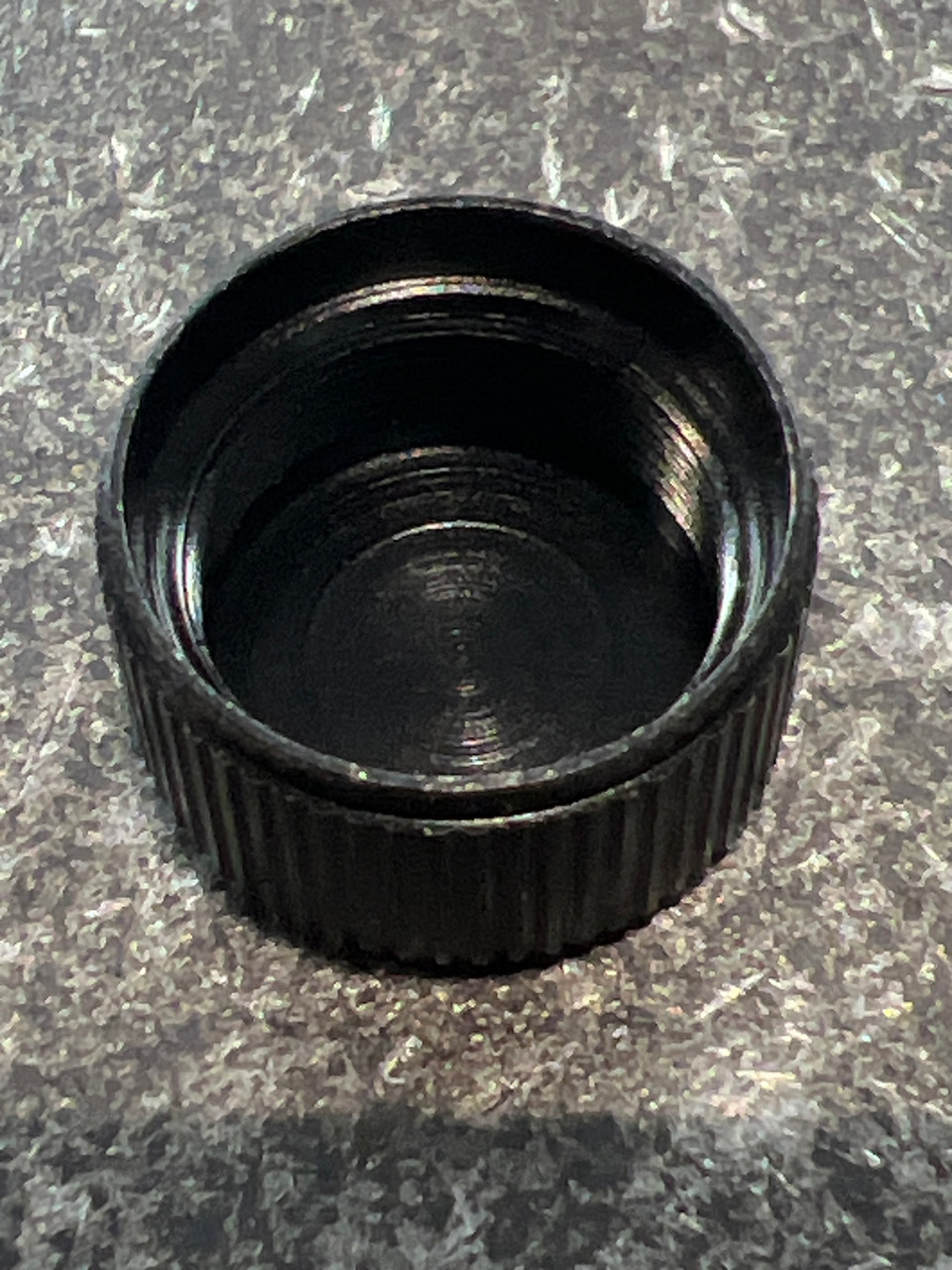 B35-7305 RIGHT SPOOL CAP