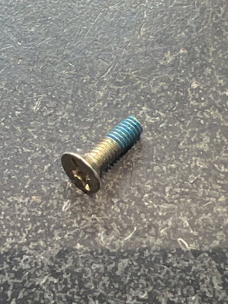 E15-0203 OSC SLIDER COVER SCREW