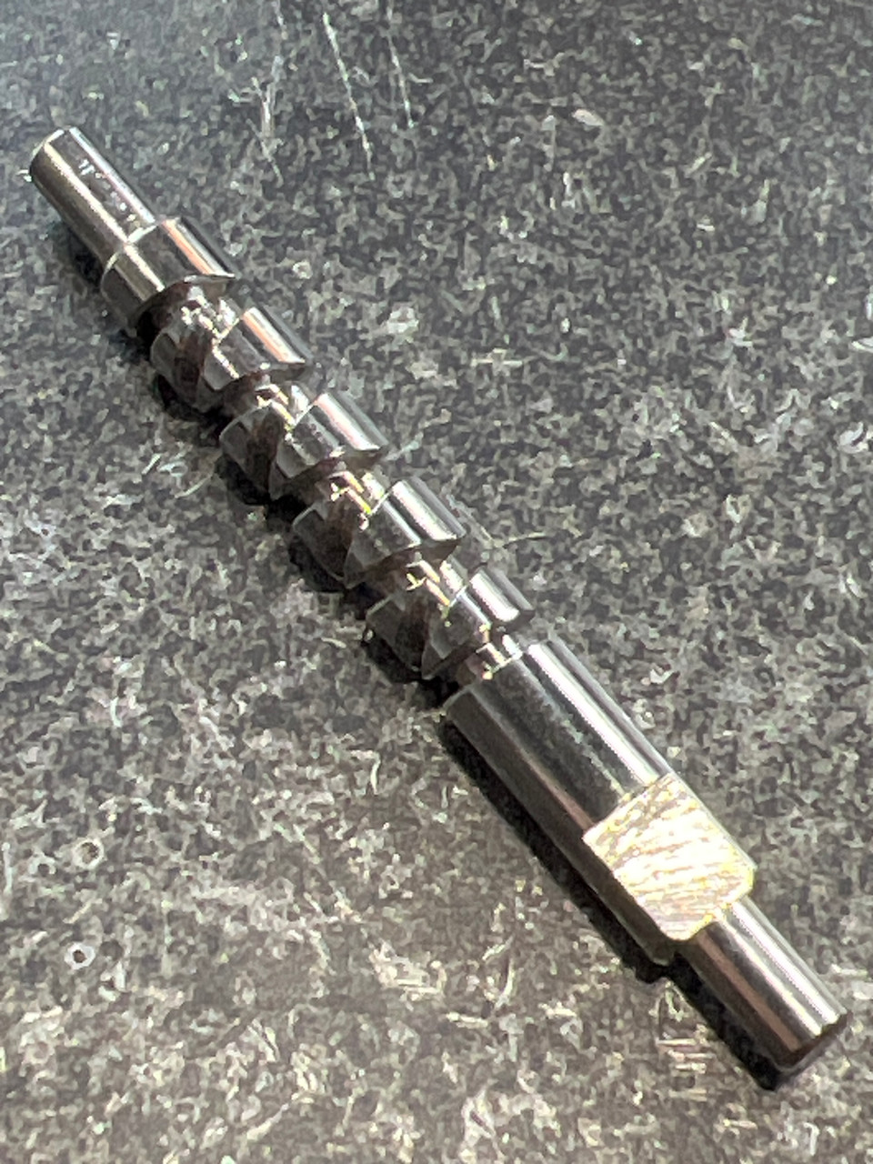 E24-7103 WORM SHAFT