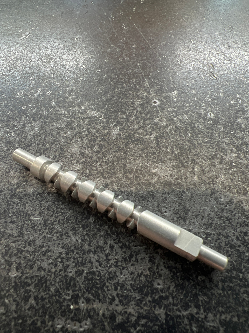 E28-4603 WORM SHAFT