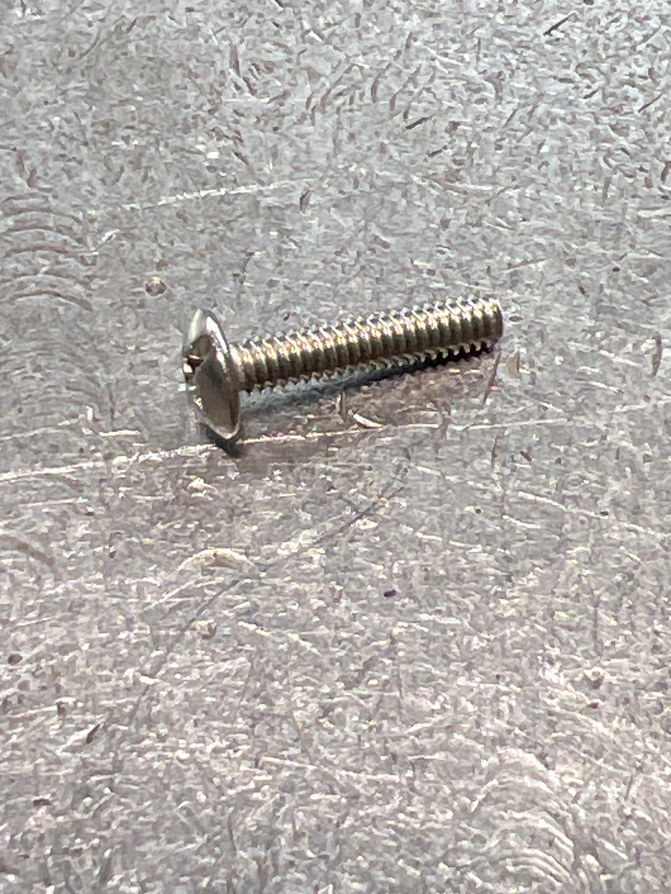 1122033 SCREW