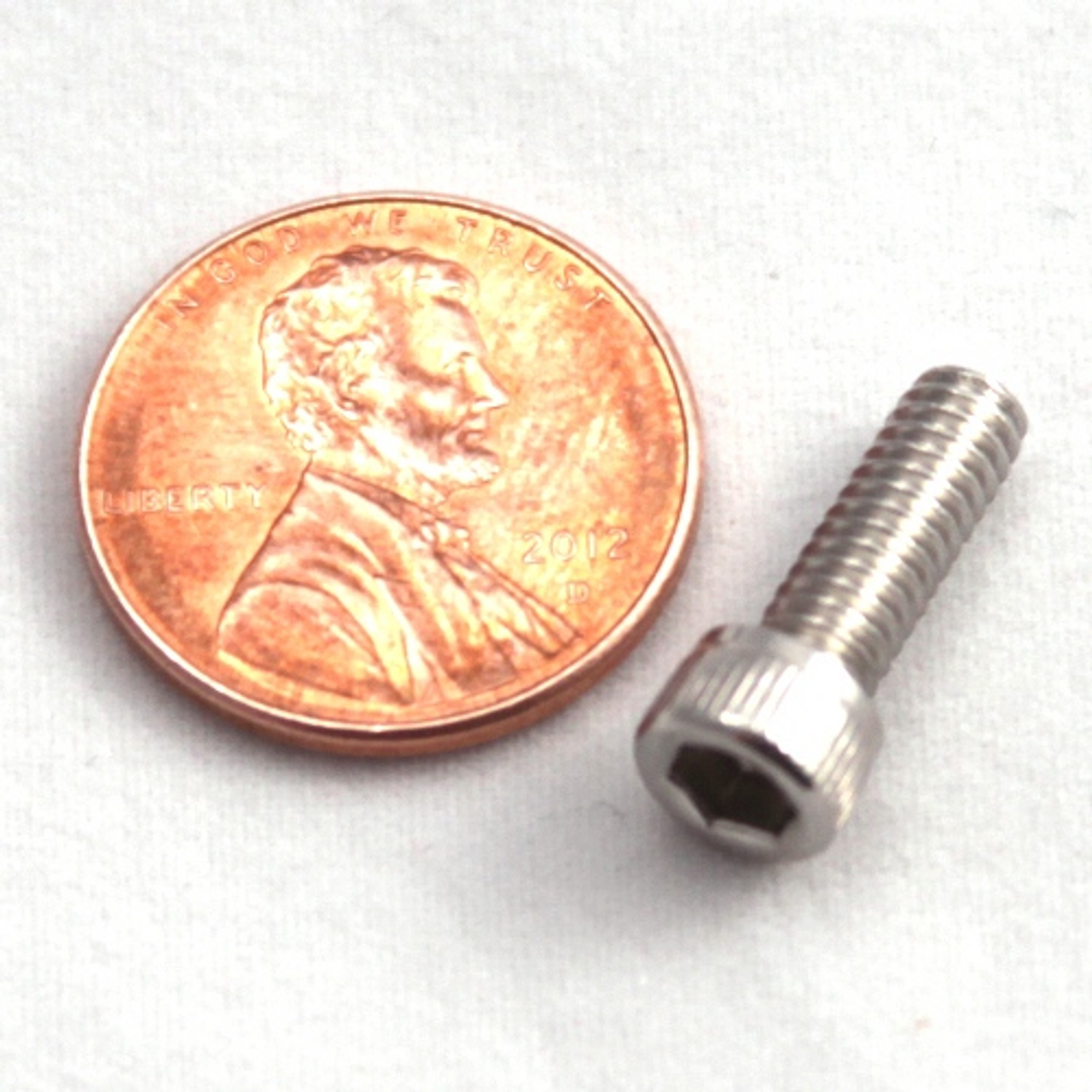 2073416 SCREW-#8-32 X 1/2 SCKT HD CAP