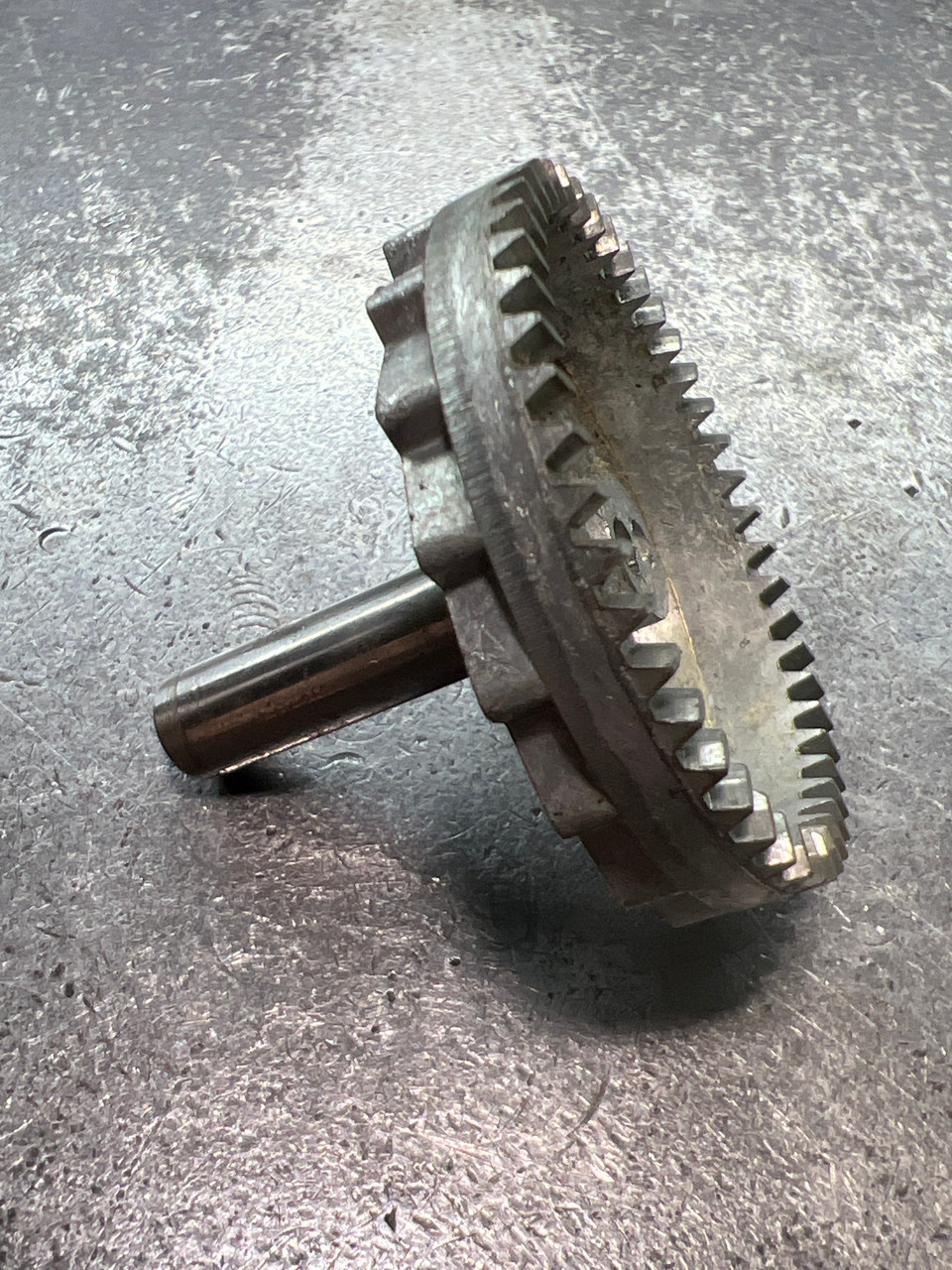 100-822 - Drive Gear w/Axle
