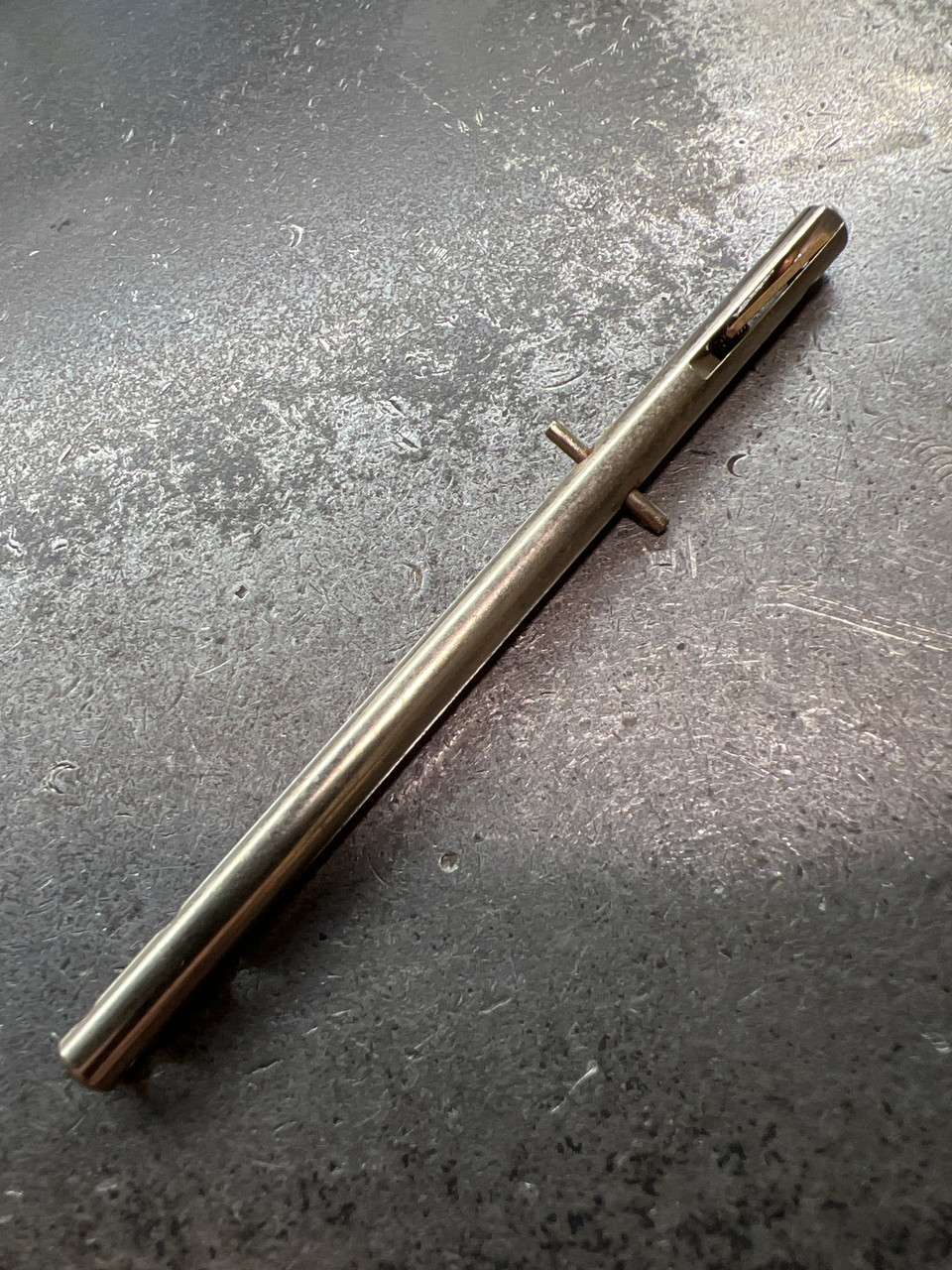 100-837 - Axle, Complete