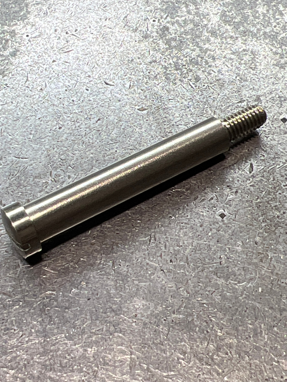 104-002 GRIP SCREW