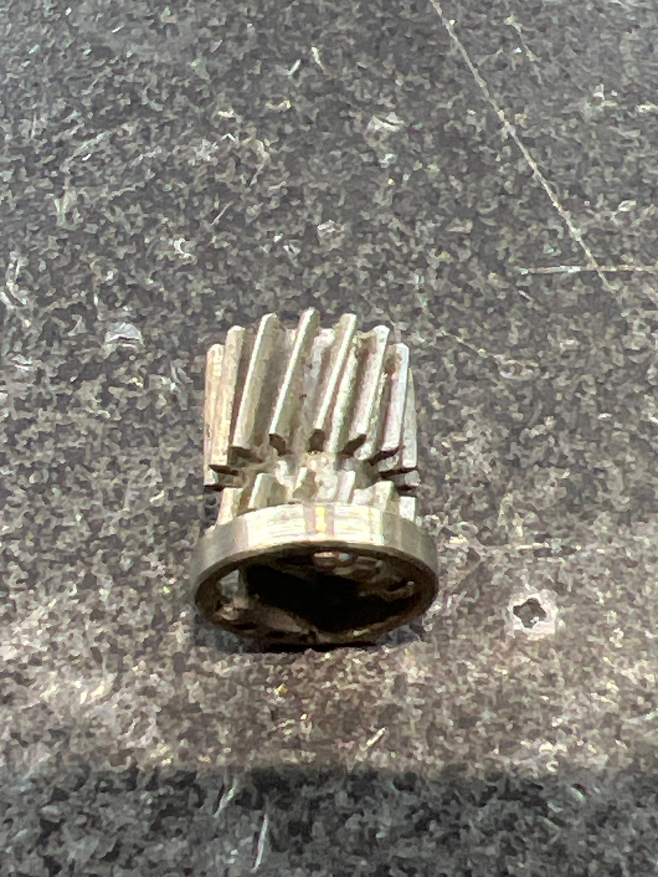 1181280 GEAR PINION 13-10