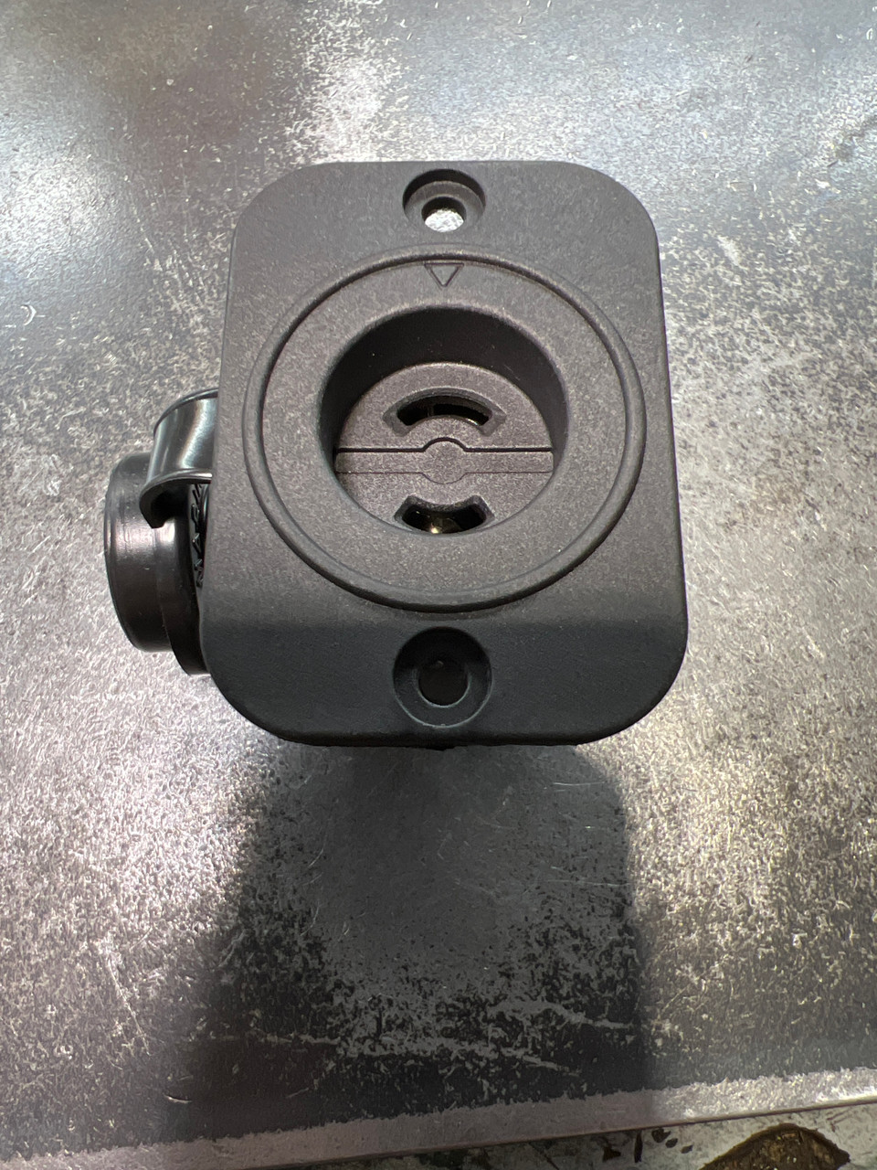 9032 RECEPTACLE, 2 POLE, 12V, 12VBRS3. OEM