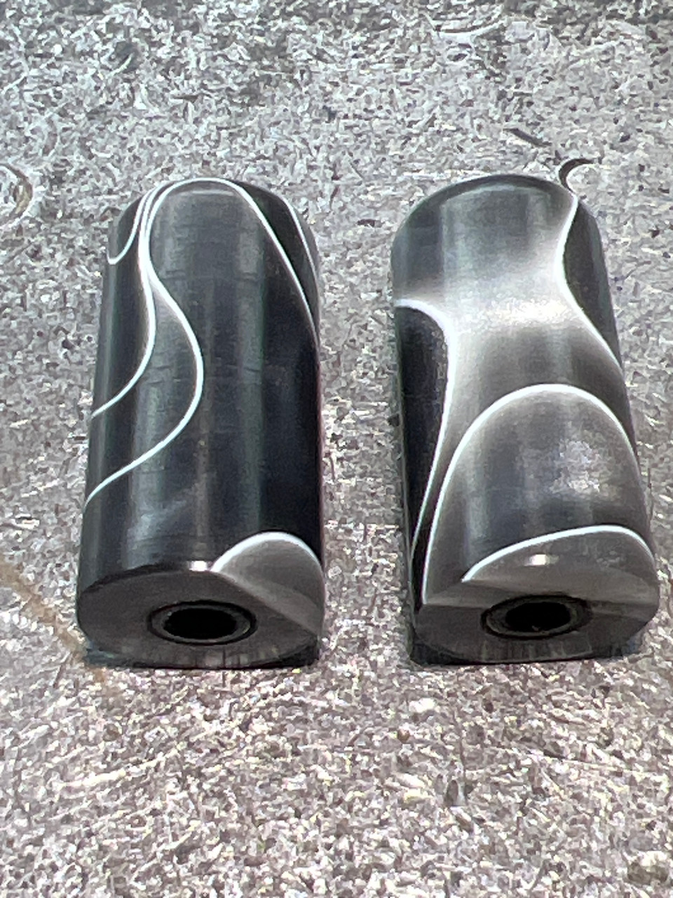 BLACK WITH SILVER WEB KNOB SET