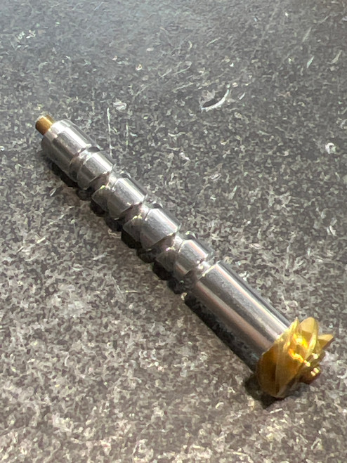 F26-8101 WORM SHAFT