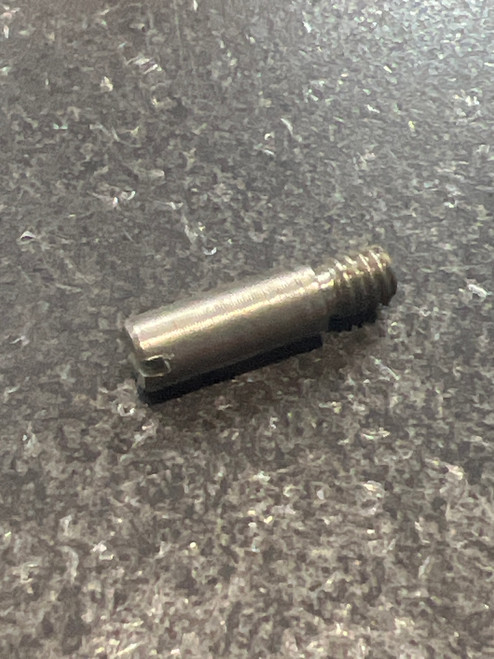 1181550 SCREW, PIVOT 15C-650