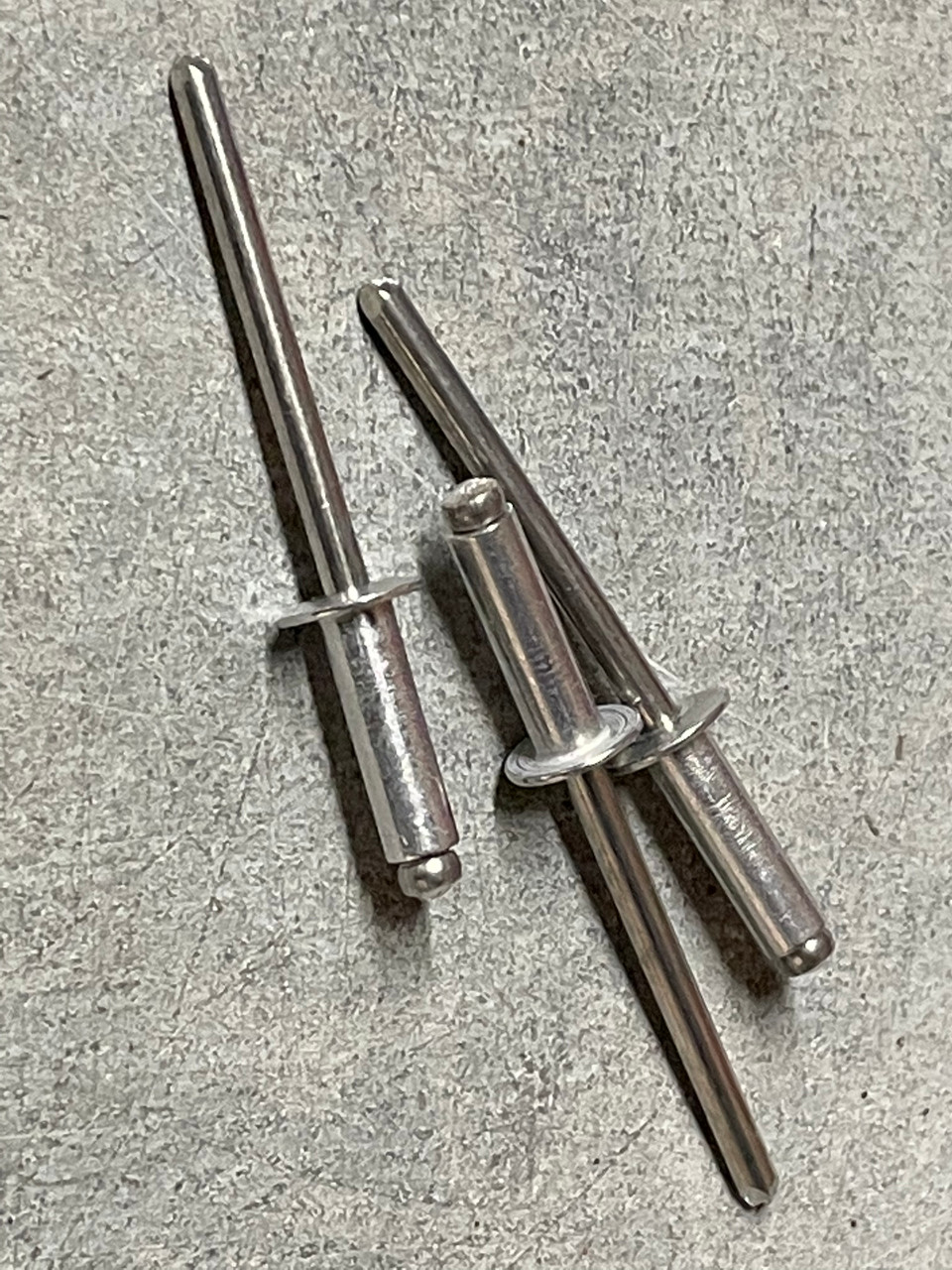 キャシー Choke cover rivets - Quadrajet Power Store